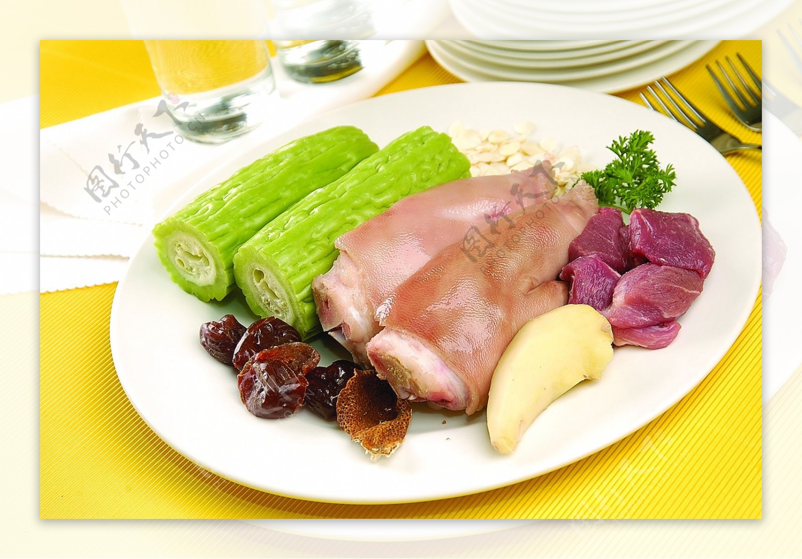 凉瓜黄豆排骨猪手汤食材图片