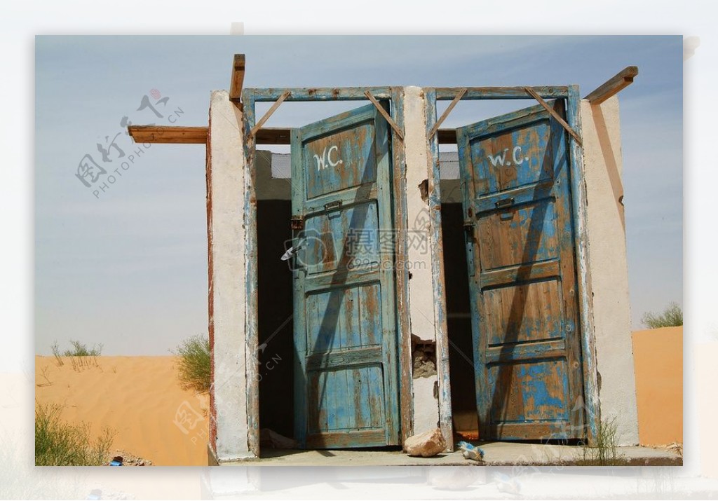 沙漠中的厕所