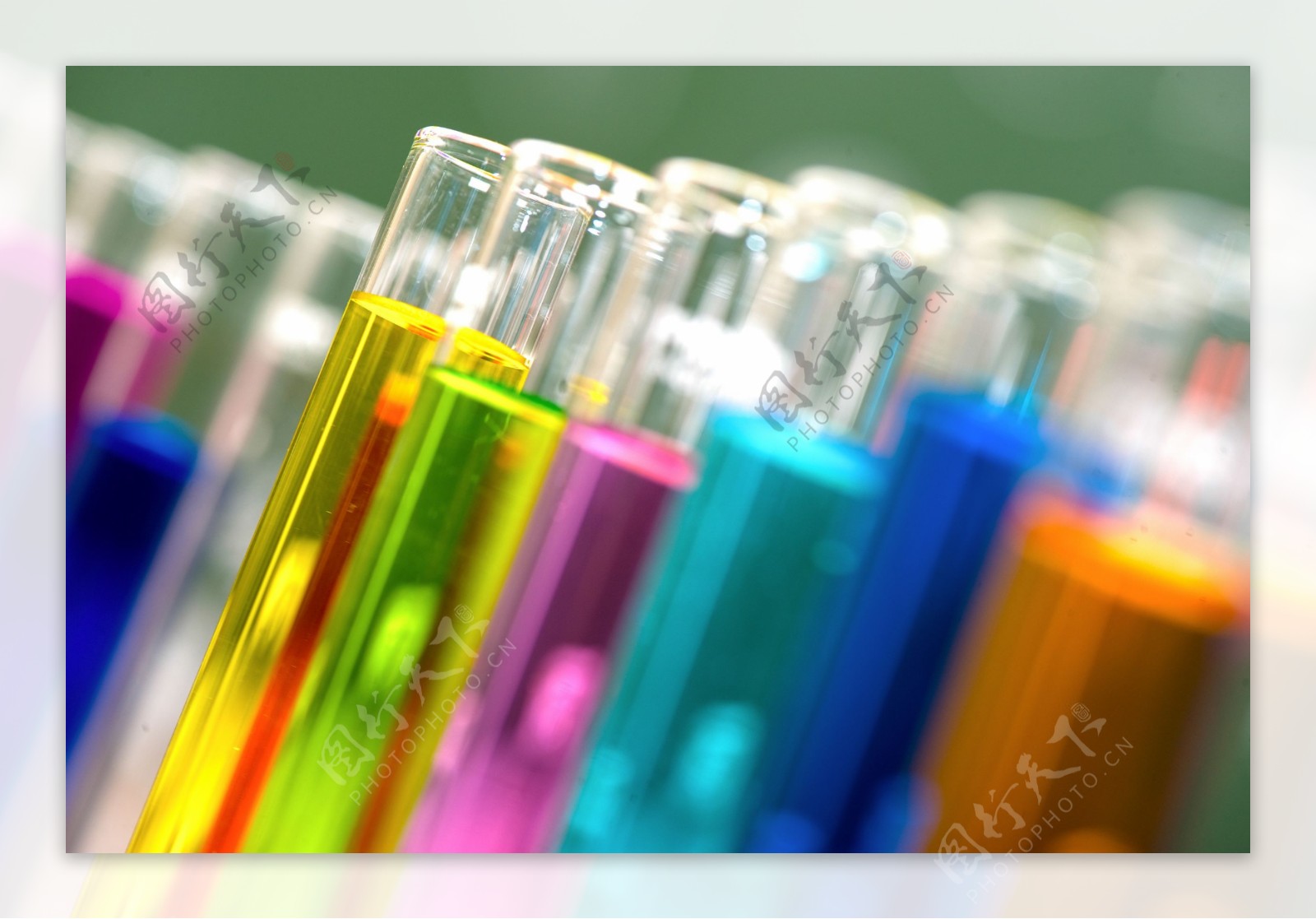 彩色化学实验容器图片