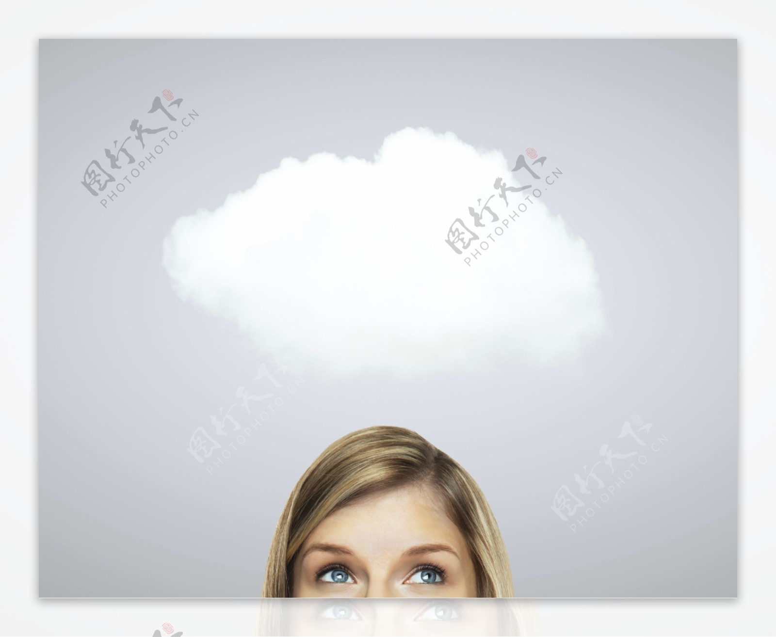 女人头上的云朵图片