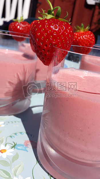 杯子上的草莓