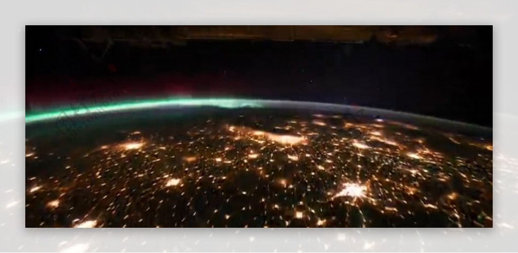 太空俯瞰地球边缘北极光云层上的地球城市的星星灯火高清实拍