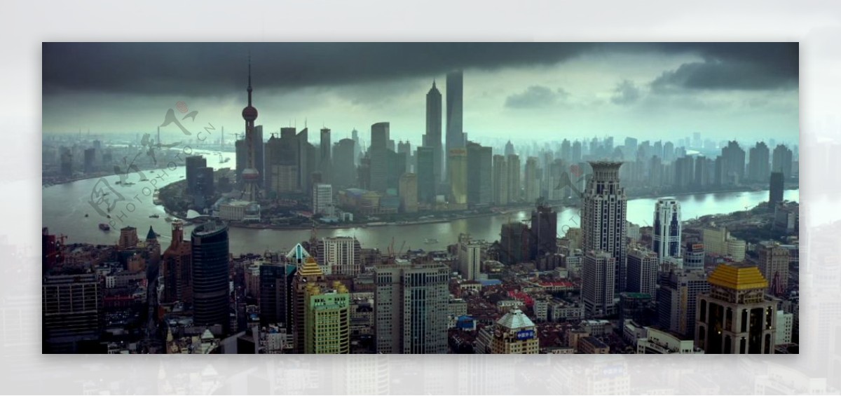 乌云密布的城市天空高清实拍视频素材