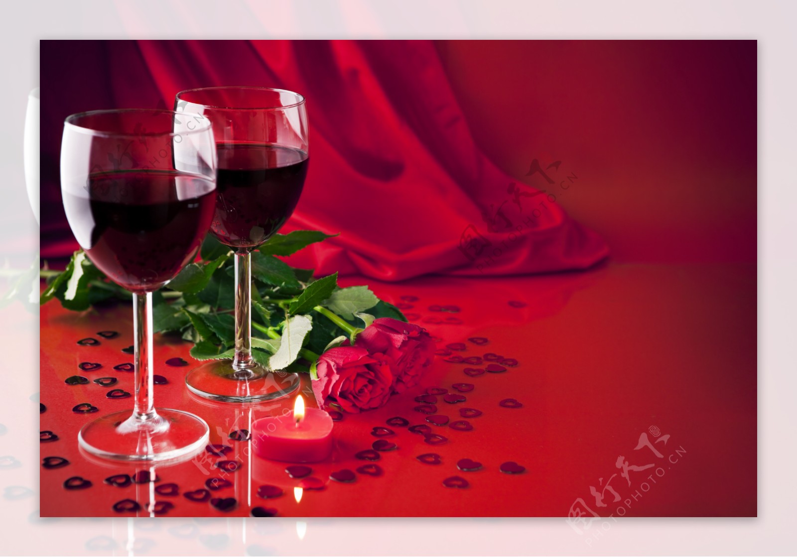 情人节红酒与玫瑰花图片