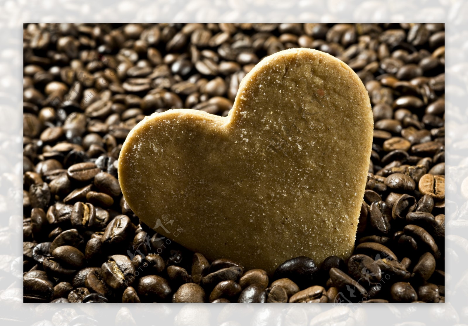 咖啡豆与心型图片图片