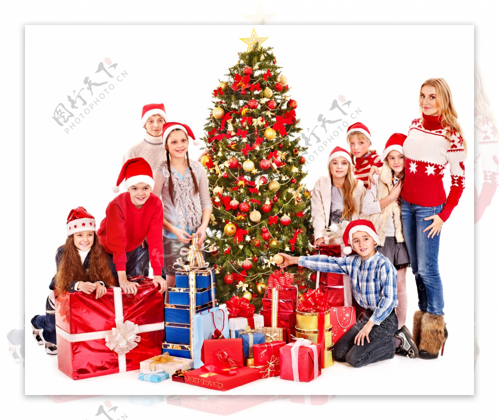 圣诞节儿童与圣诞树图片