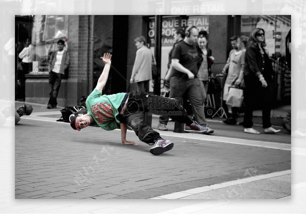 城市演出突破舞蹈休息舞者街头艺术家街头表演