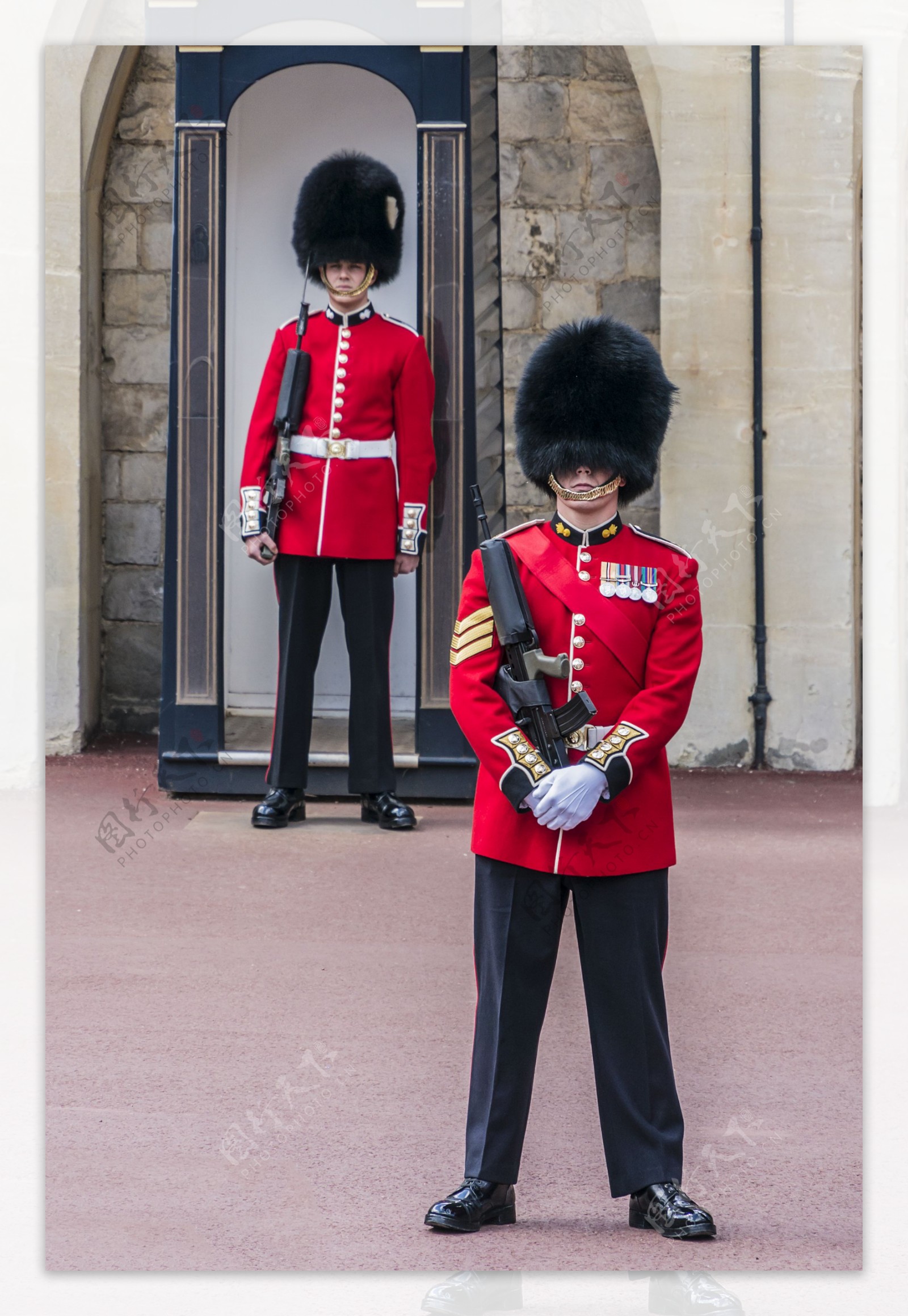 伦敦街头门前站岗的卫兵图片