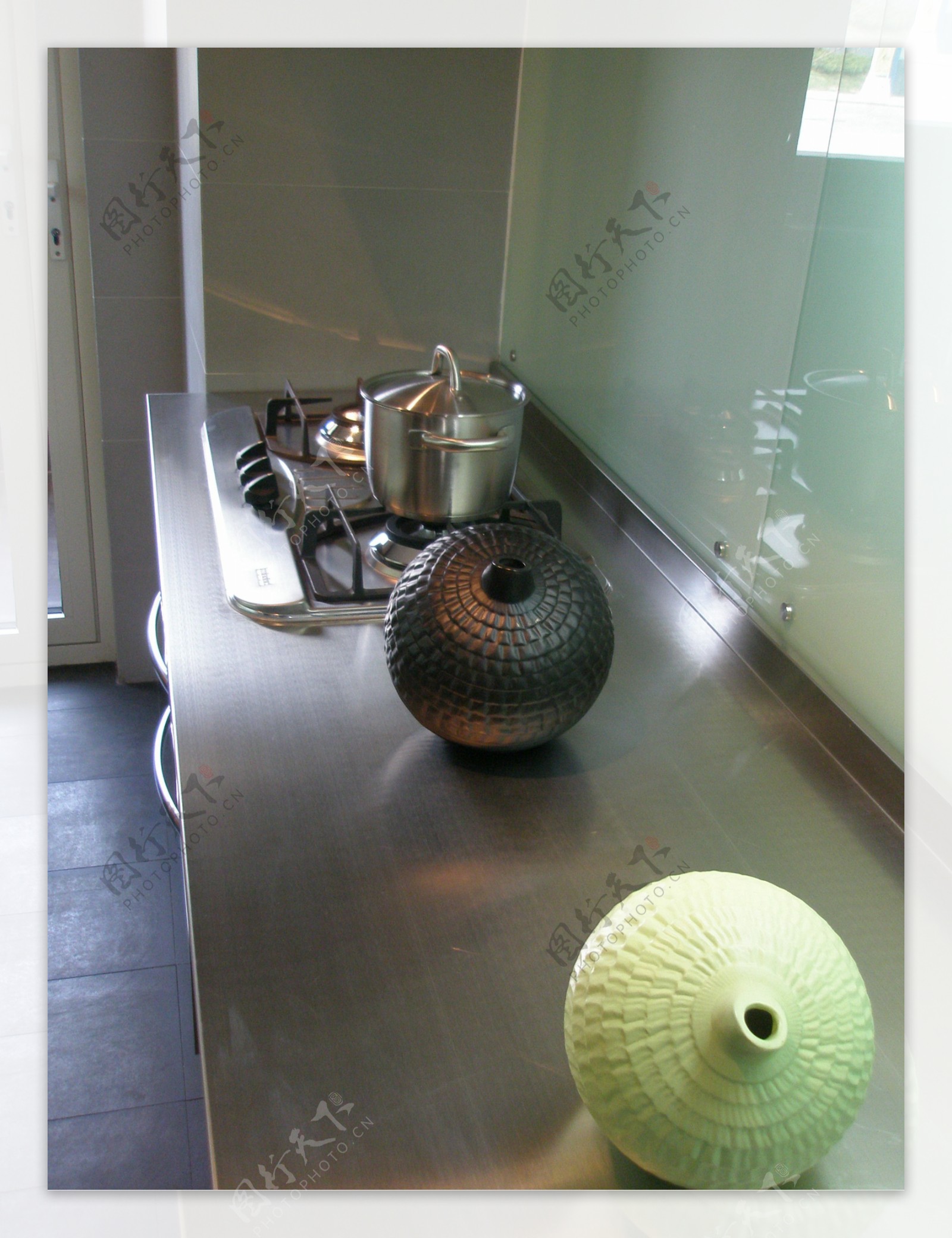 金域蓝湾厨房厨柜上的炉具图片