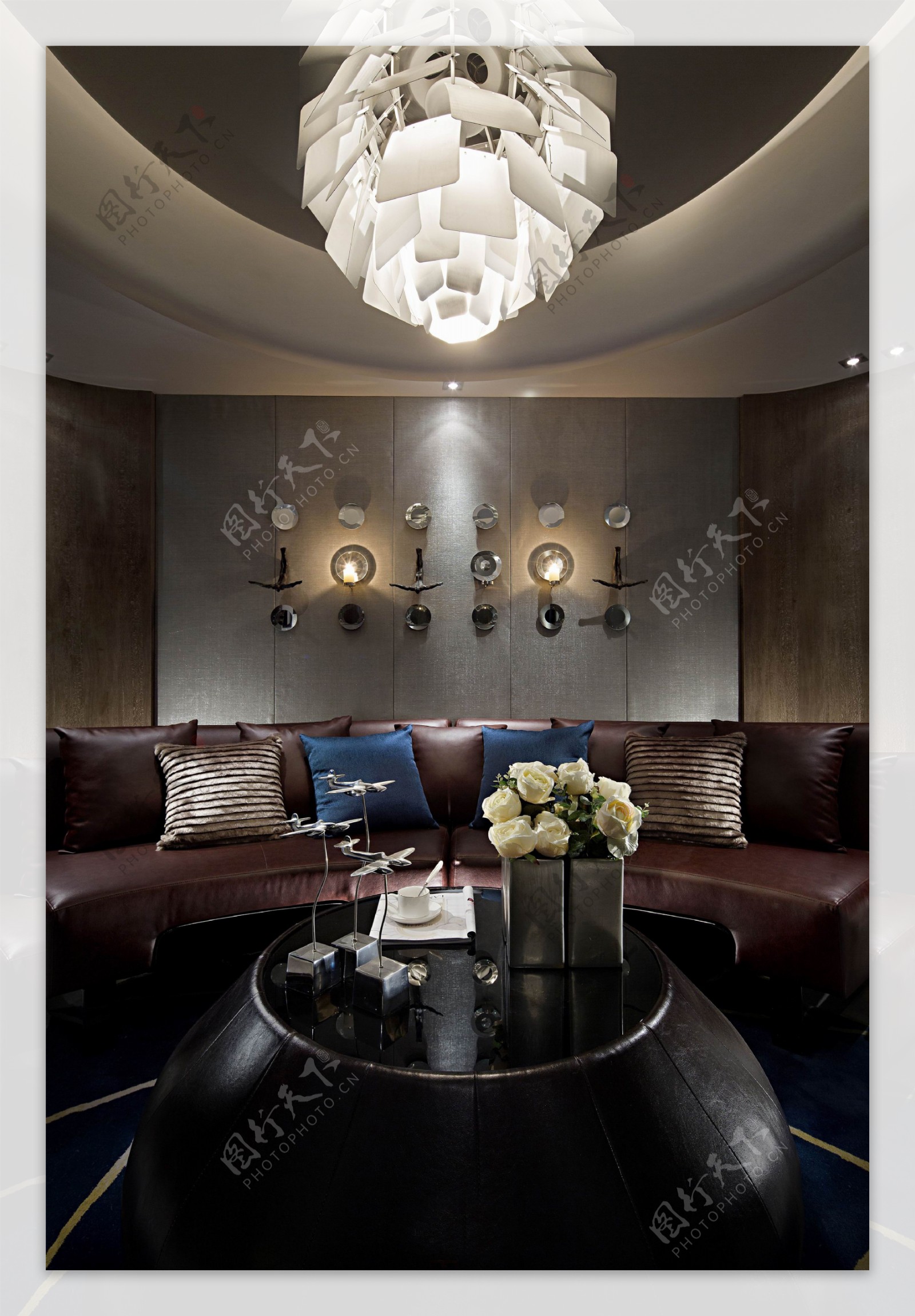 现代时尚客厅茶几沙发背景墙吊灯设计图