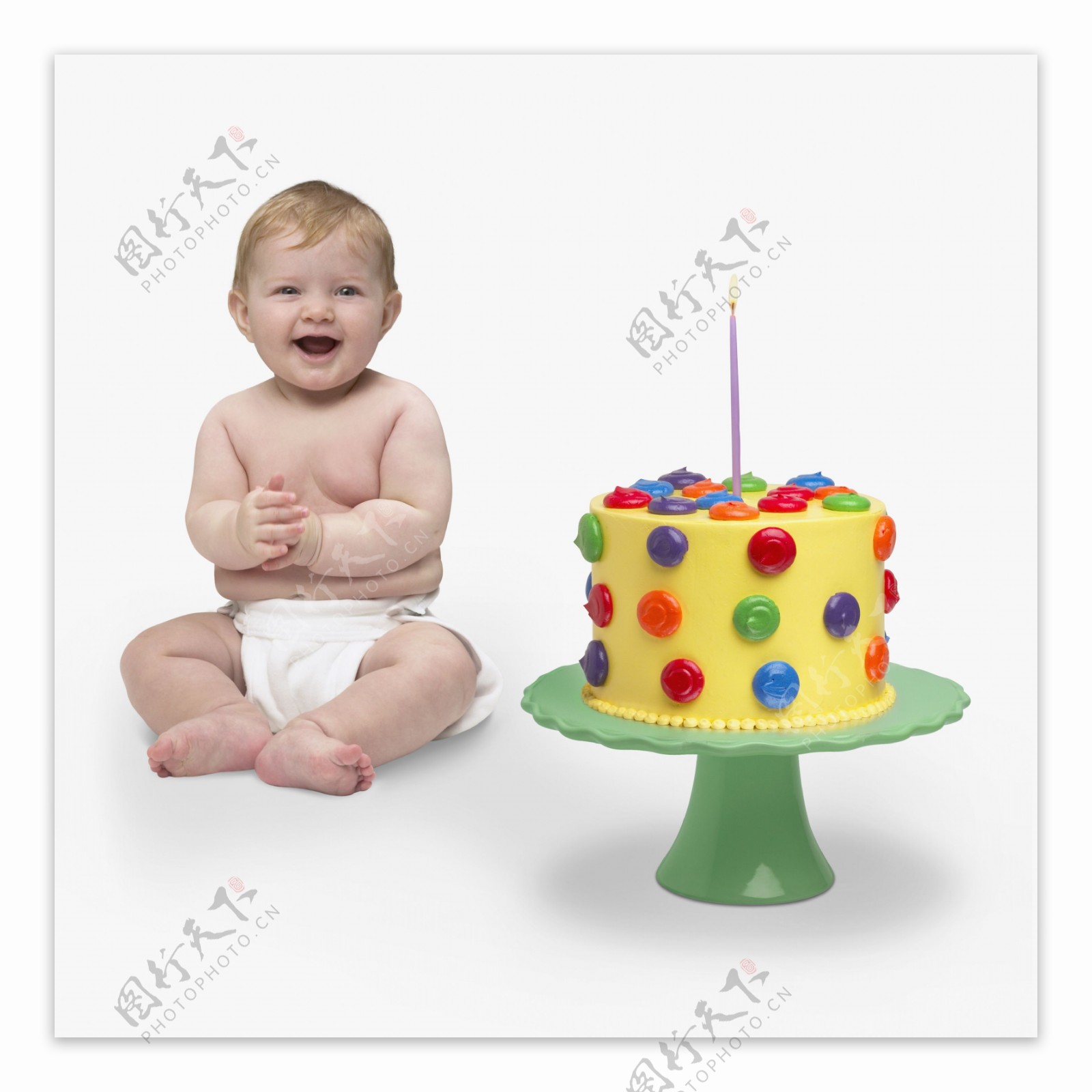 生日蛋糕与开心的小宝宝图片