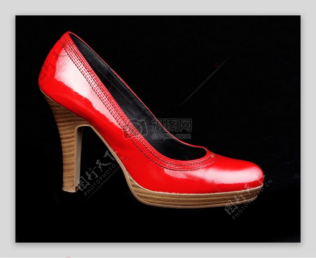 漂亮的红色高跟鞋