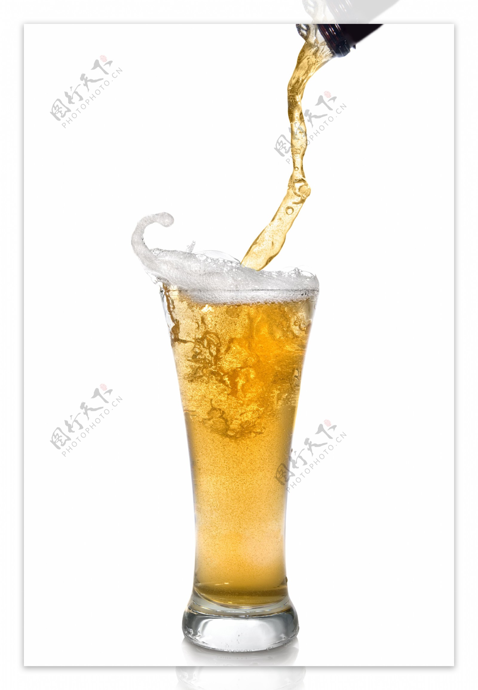 高清倒啤酒素材图片