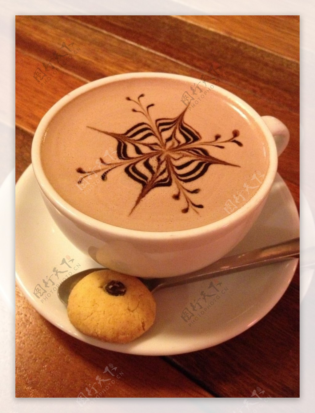 欧米奇咖啡饮品：咖啡拉花并不难 只要你掌握方法_上海欧米奇西点西餐学院官网