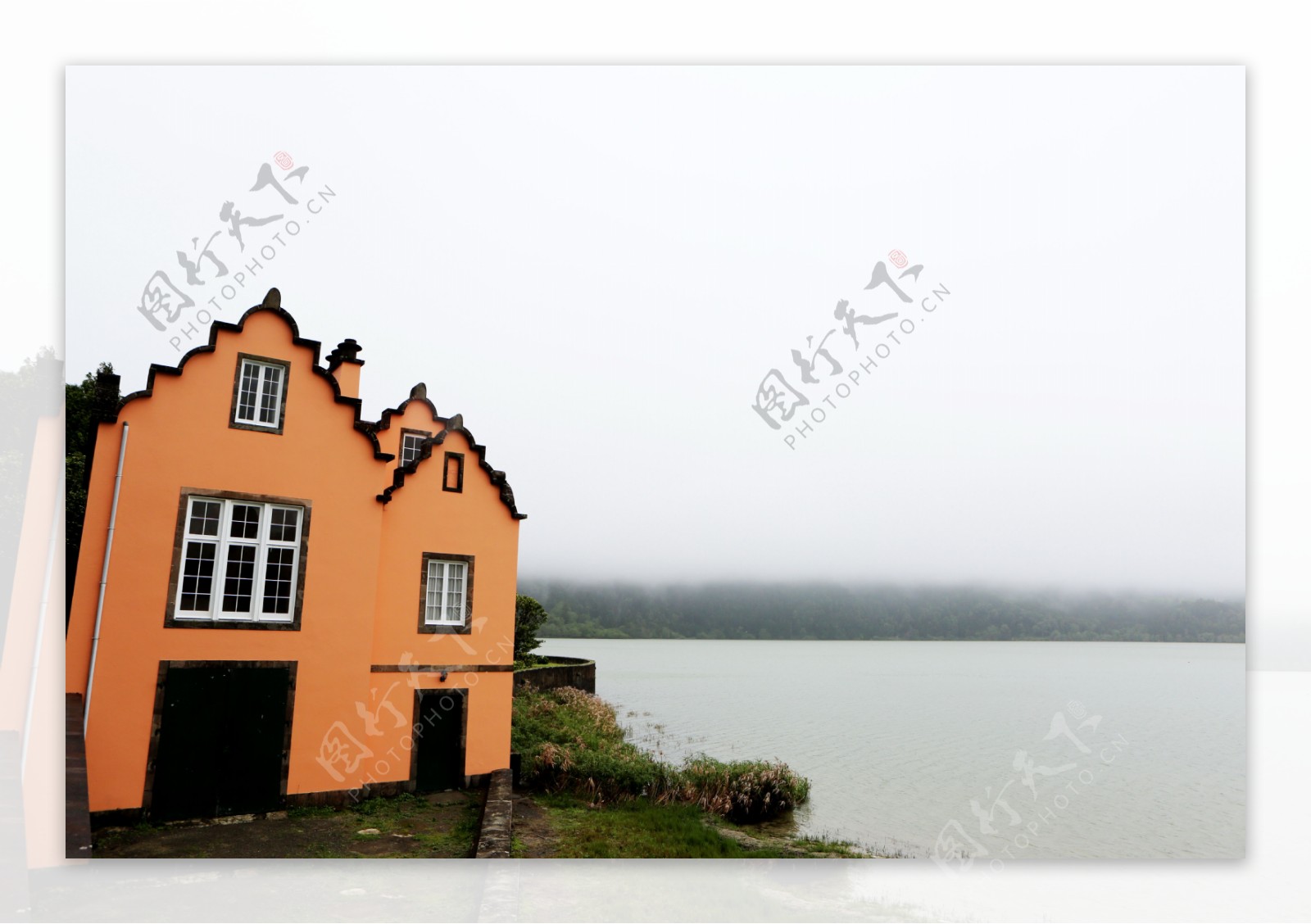 湖边小别墅图片