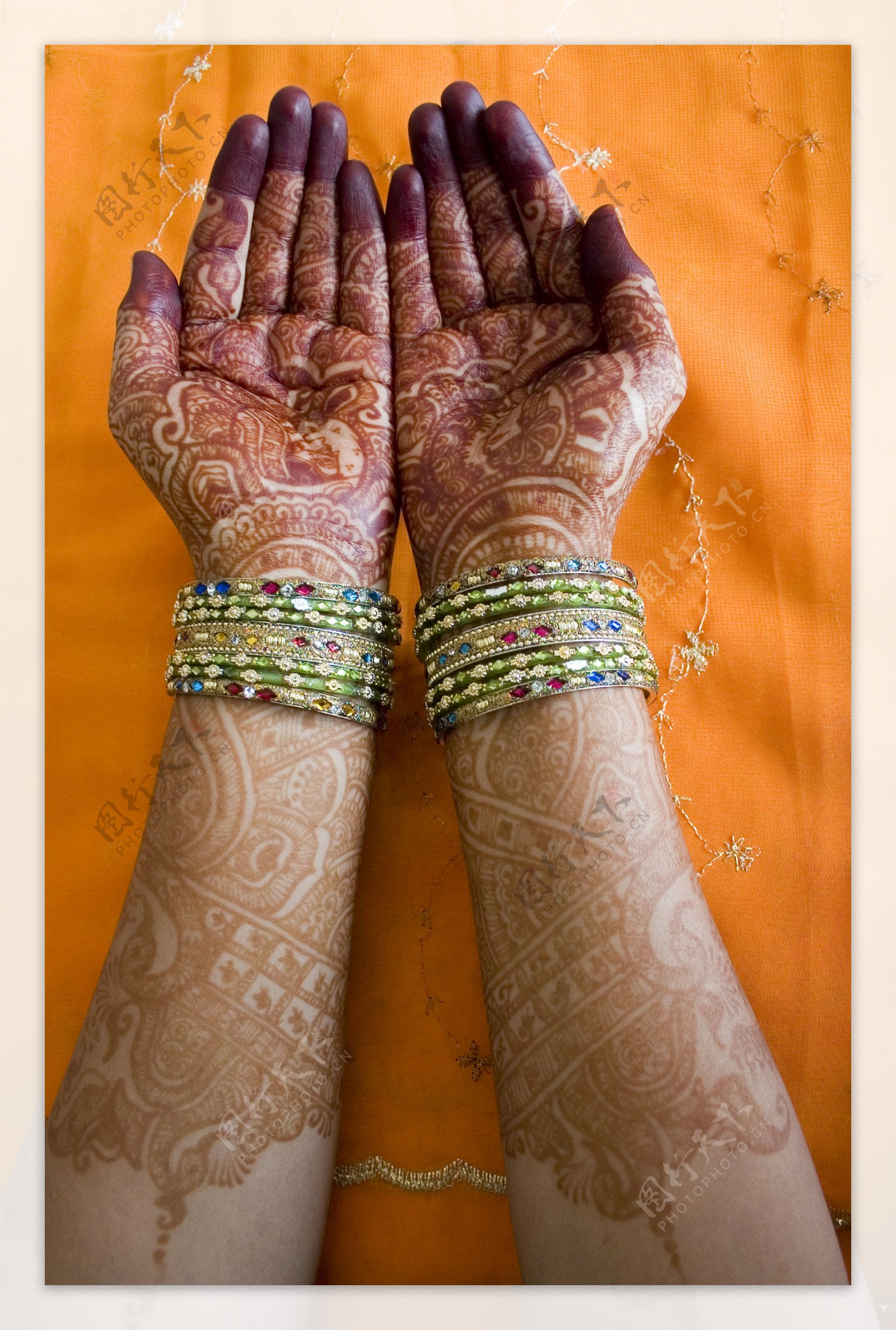 印度新娘手部花纹图片