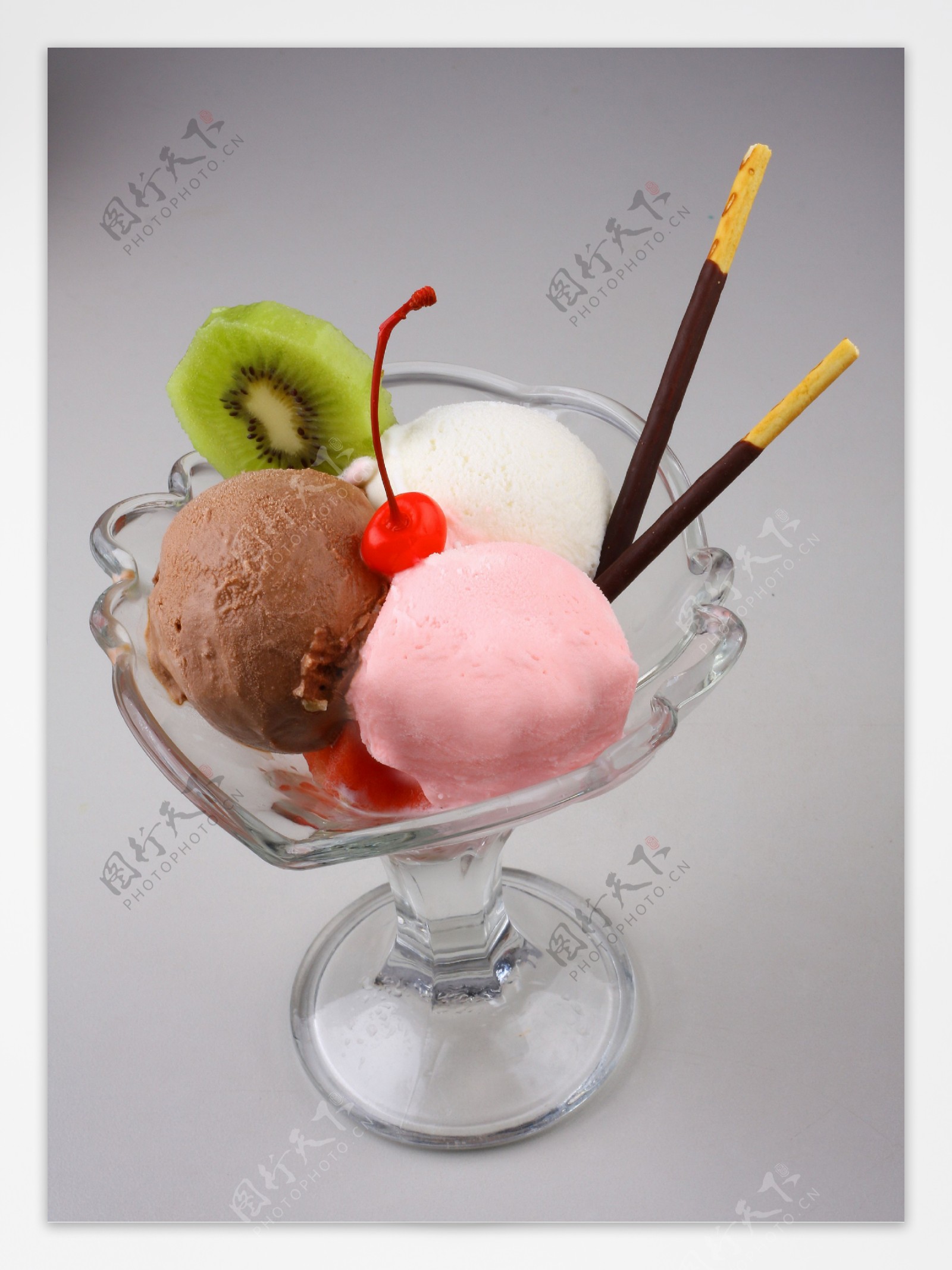 冰淇淋三色图片