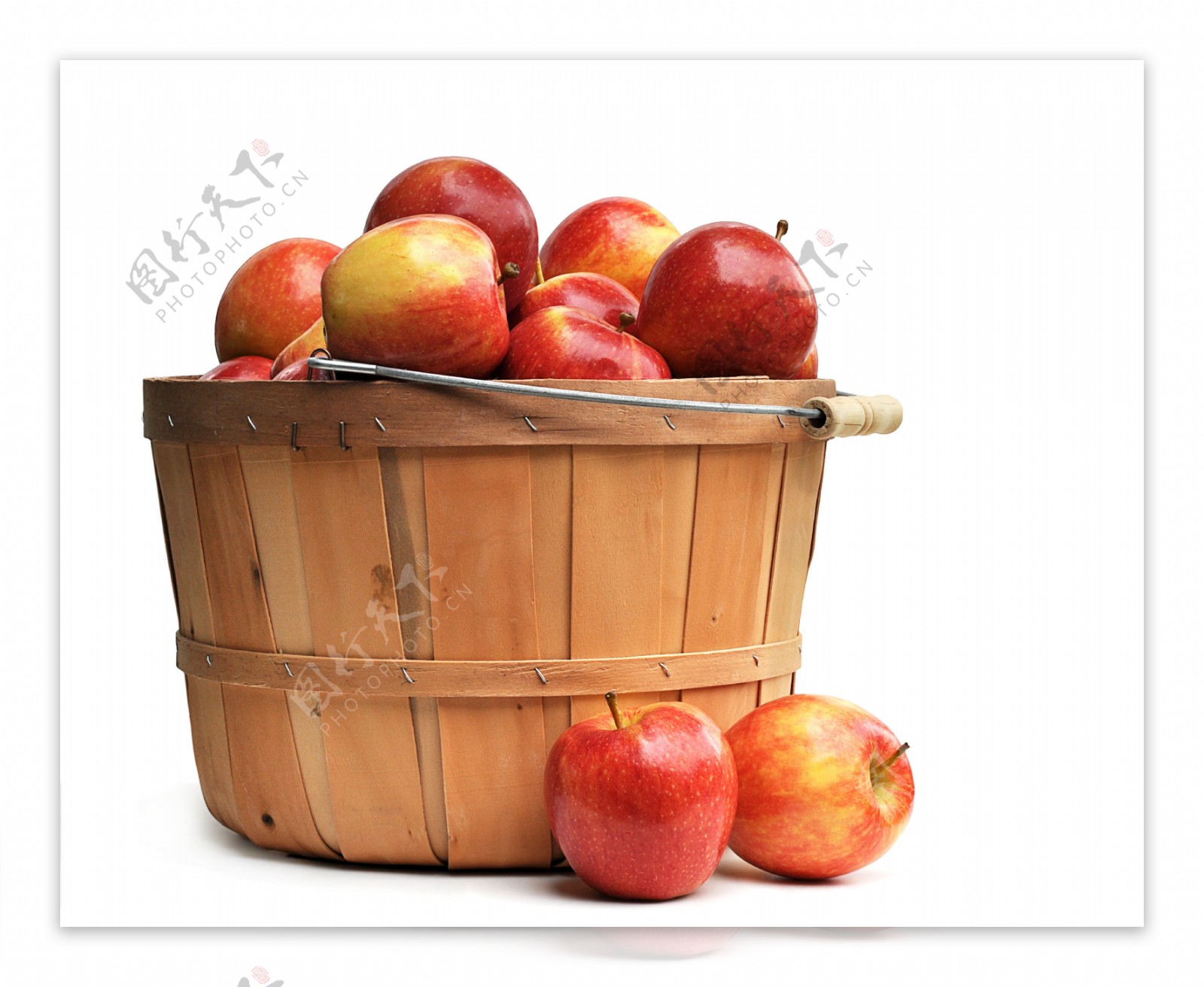 一桶苹果和两个苹果图片