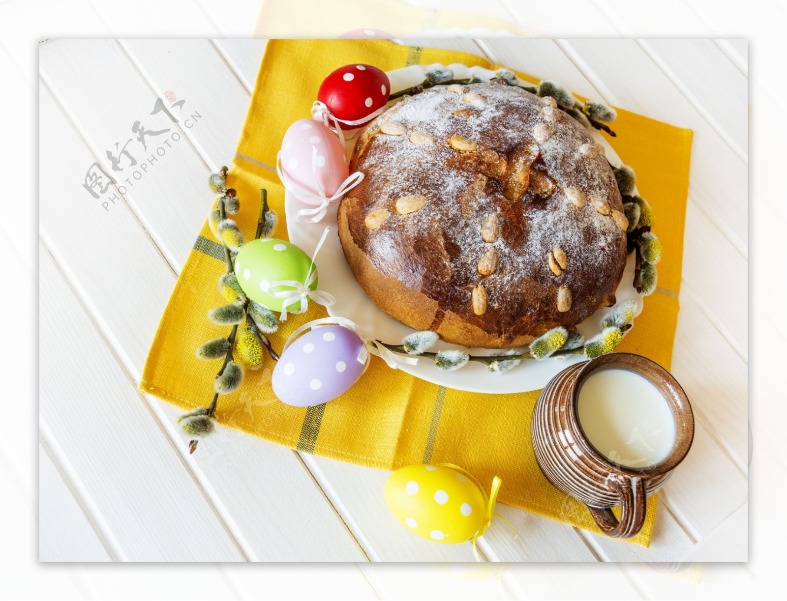 复活节蛋糕和彩蛋图片