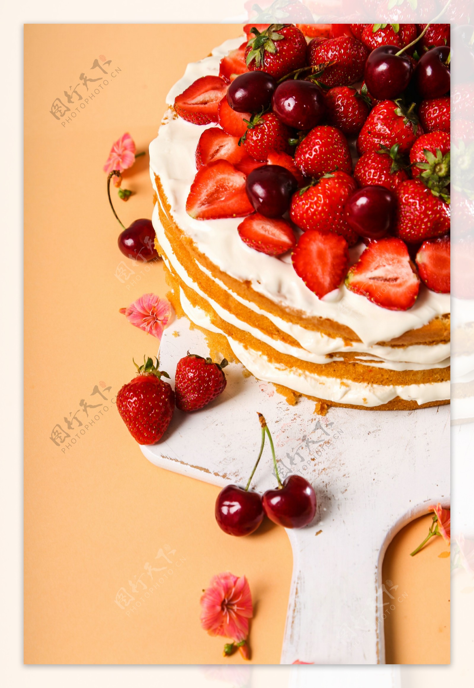 樱桃草莓蛋糕