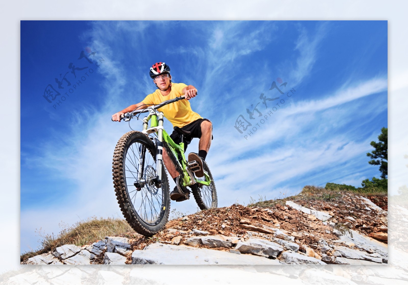 骑自行车的男人_高清图片素材
