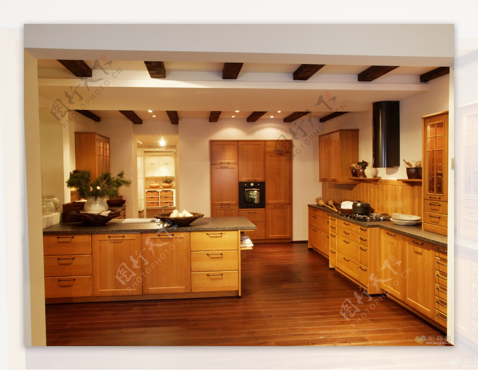 宽敞的厨房图片