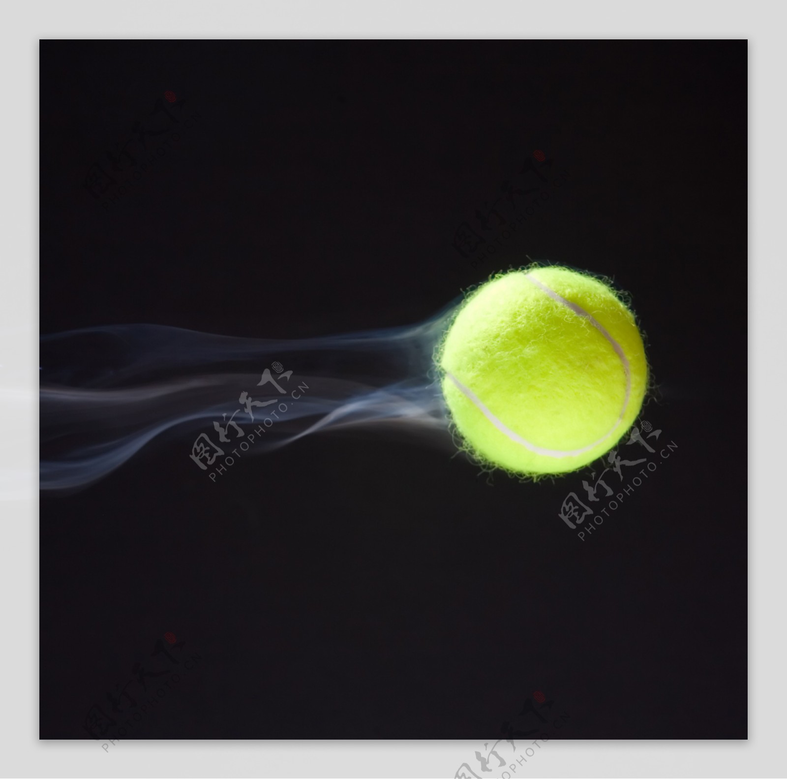 网球与烟雾图片