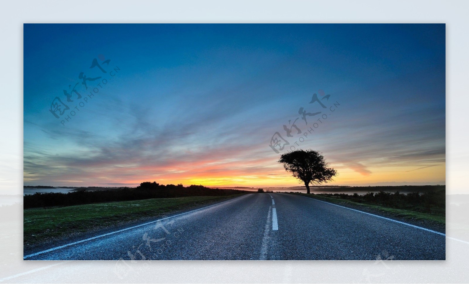 夕阳下的公路风景图片
