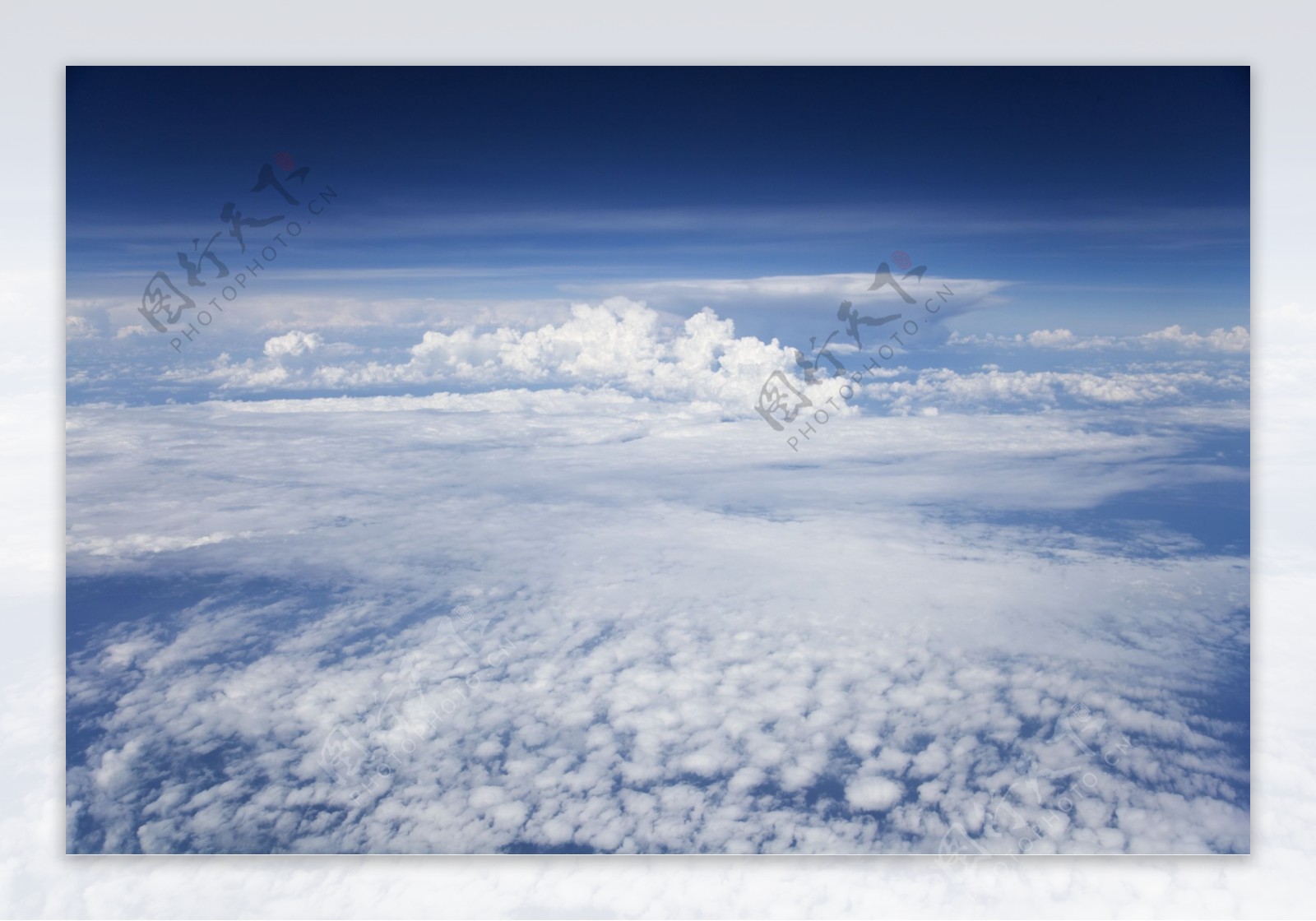 唯美白色云层风景图片