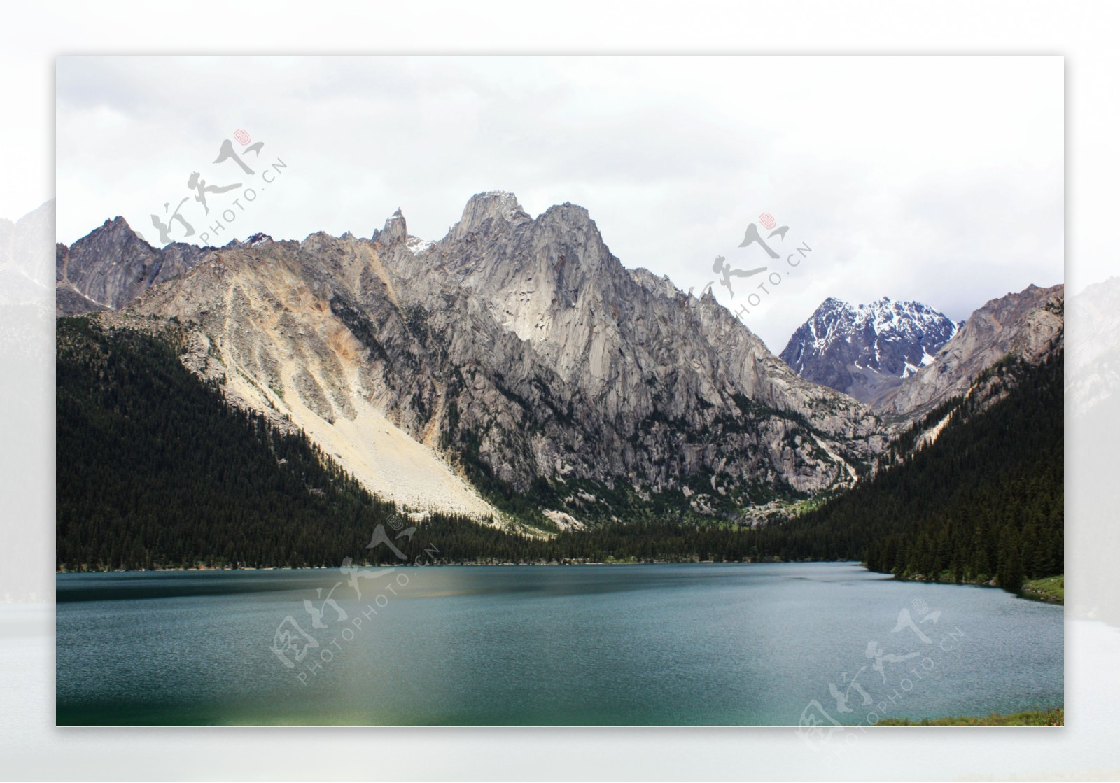 高山湖水背景素材图片