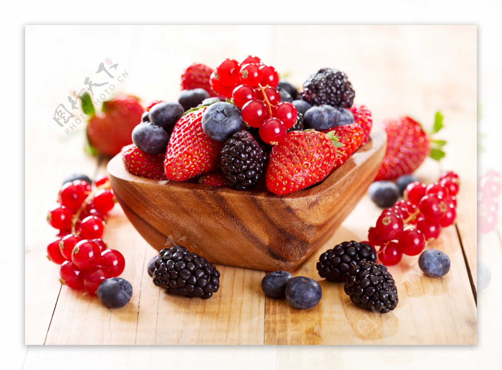 草莓蓝莓水果图片