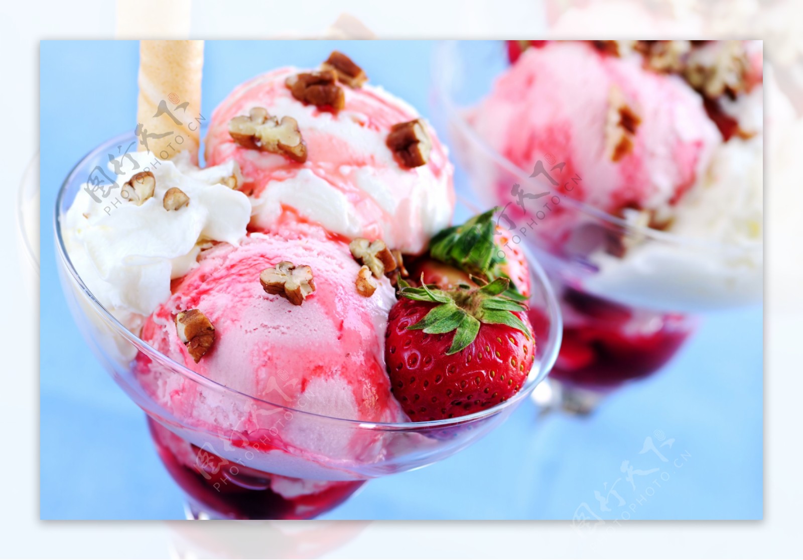 草莓奶油冰激凌