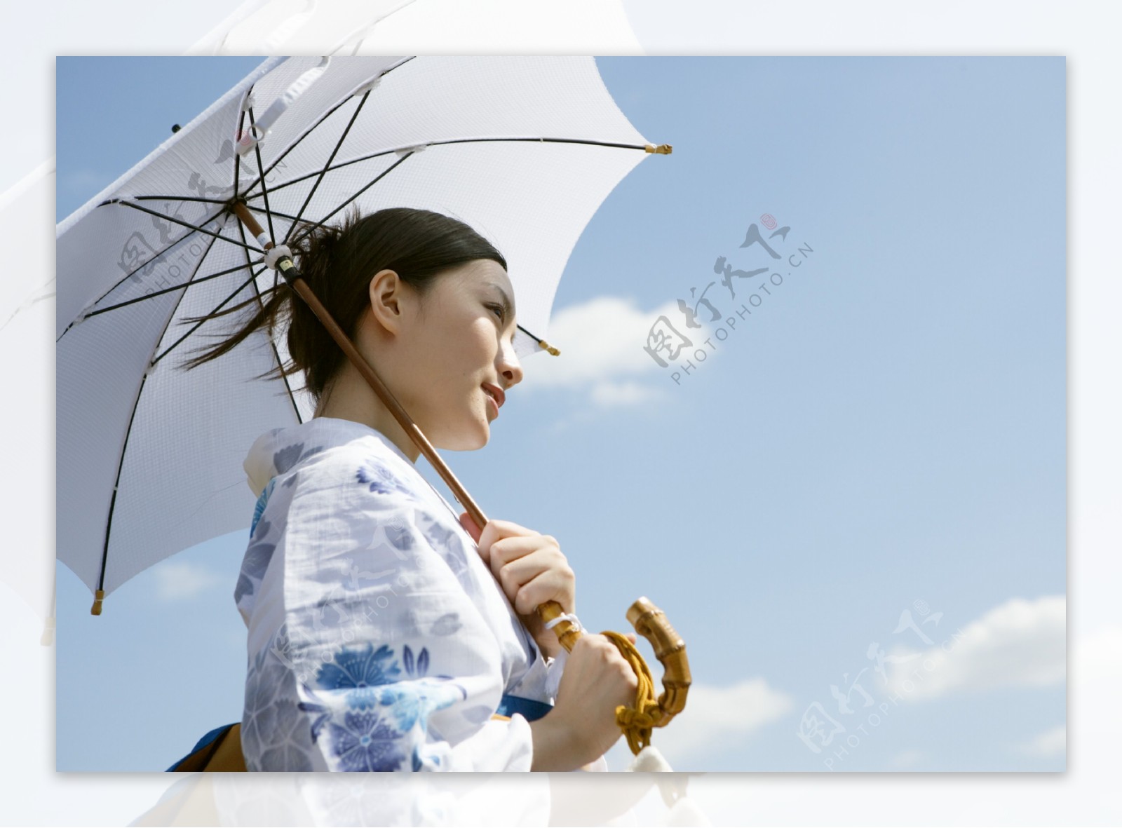 打伞的日本美女图片