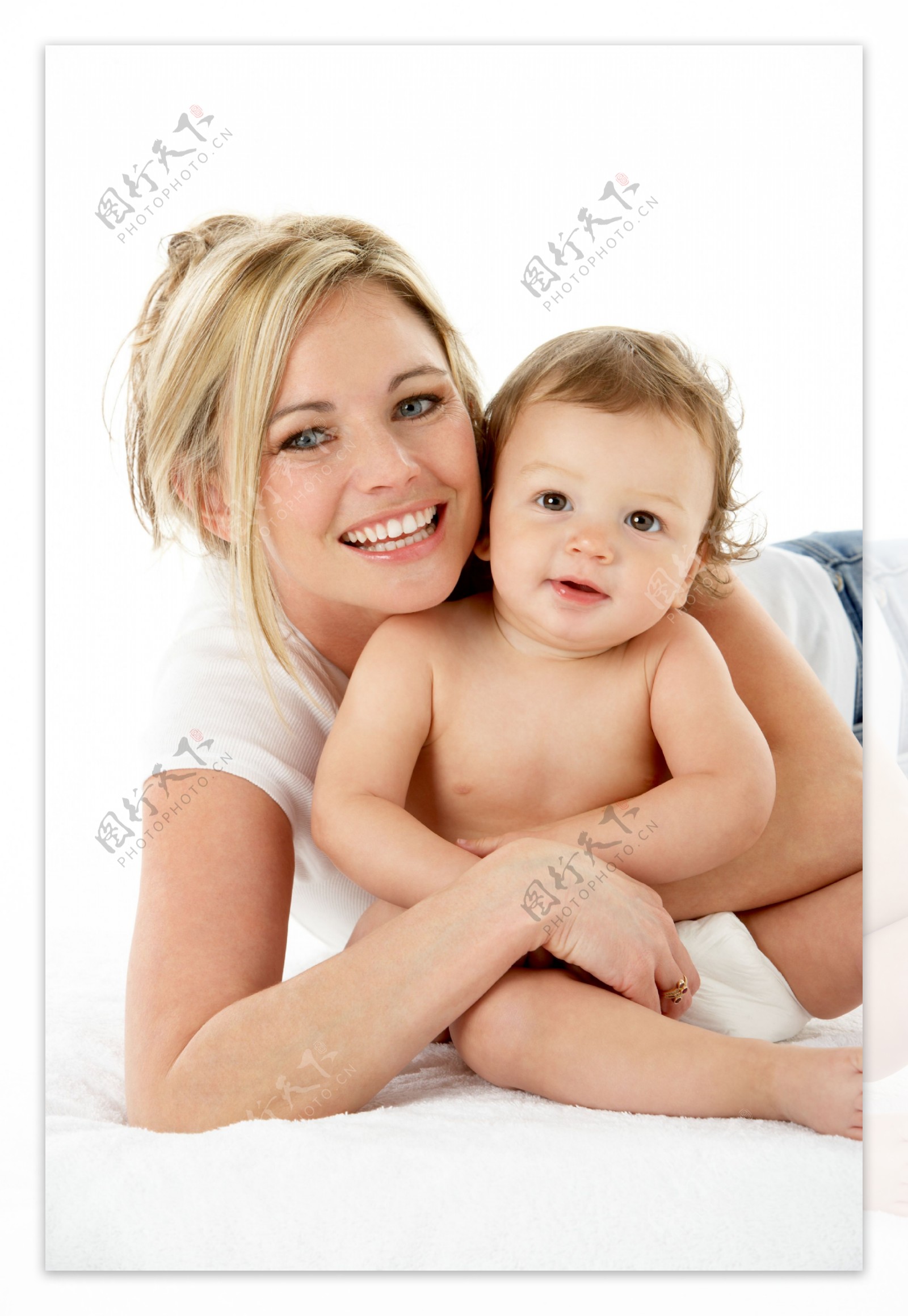 外国幸福妈妈与女儿图片