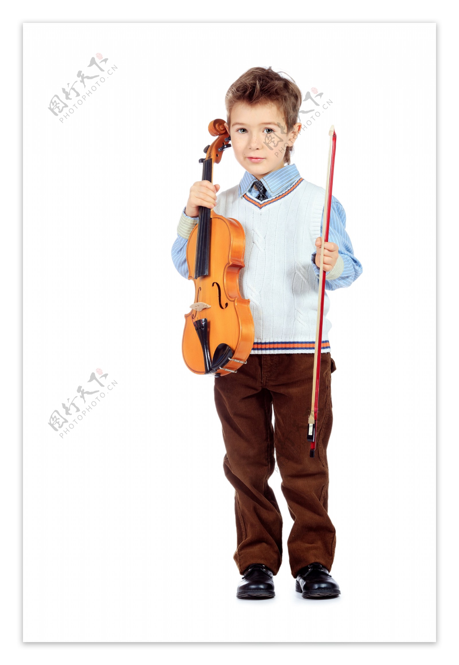 拿着小提琴的孩子图片