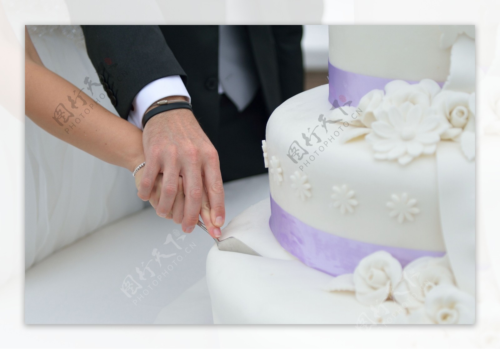 获得最佳切蛋糕婚礼照片的 3 个技巧：粉碎还是不粉碎？ | Wedding Photojournalist Association