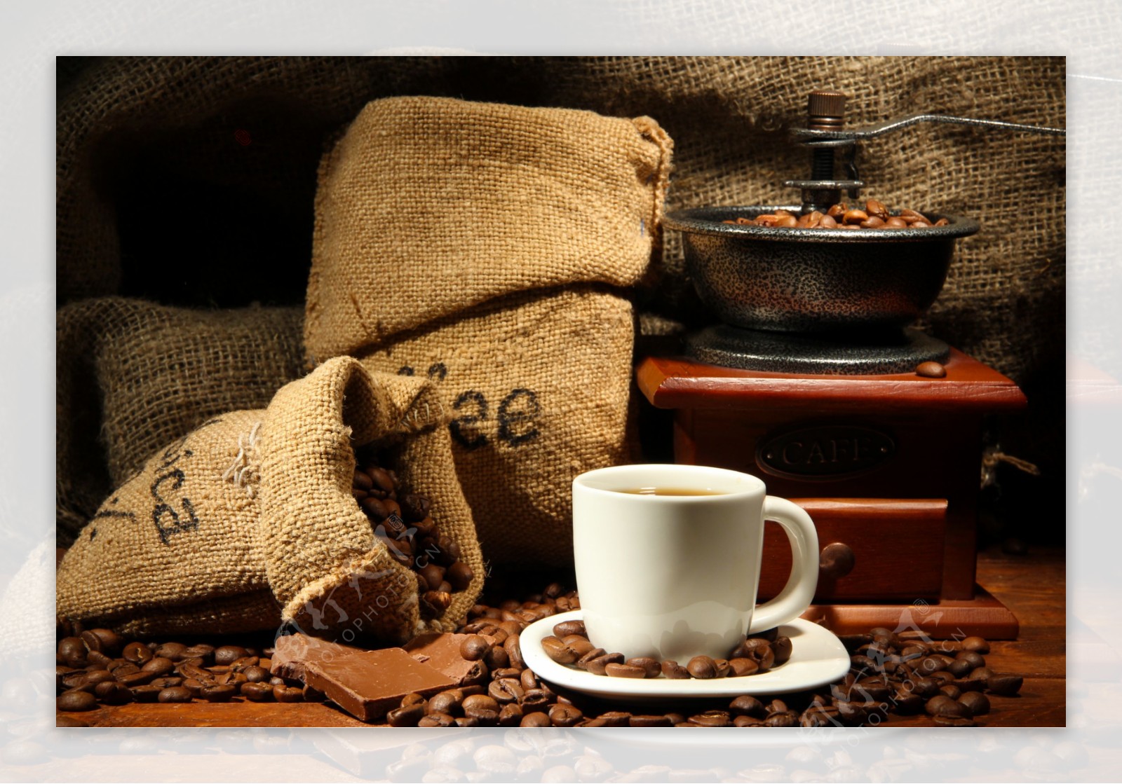 美味咖啡与咖啡研磨机图片