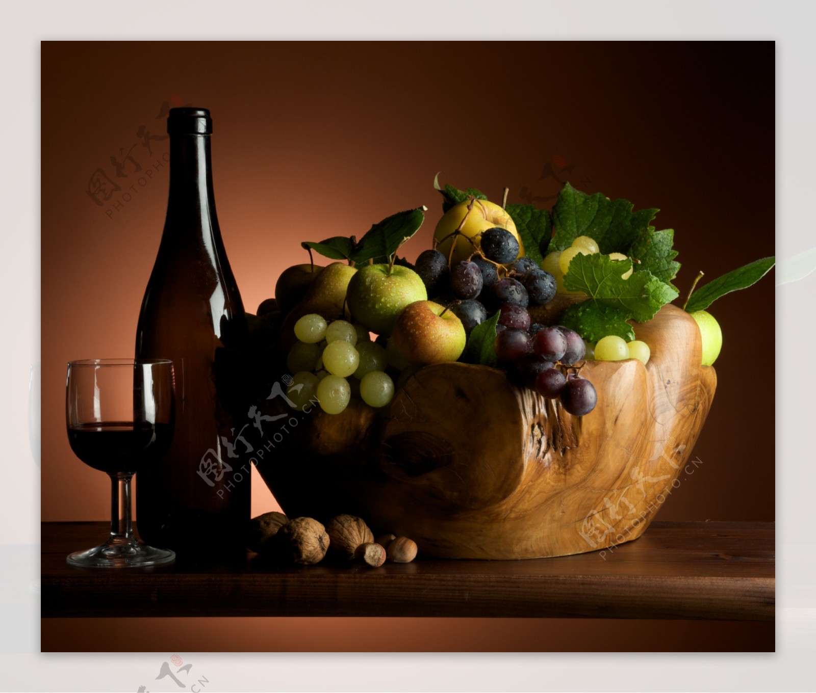 新鲜水果与红酒图片