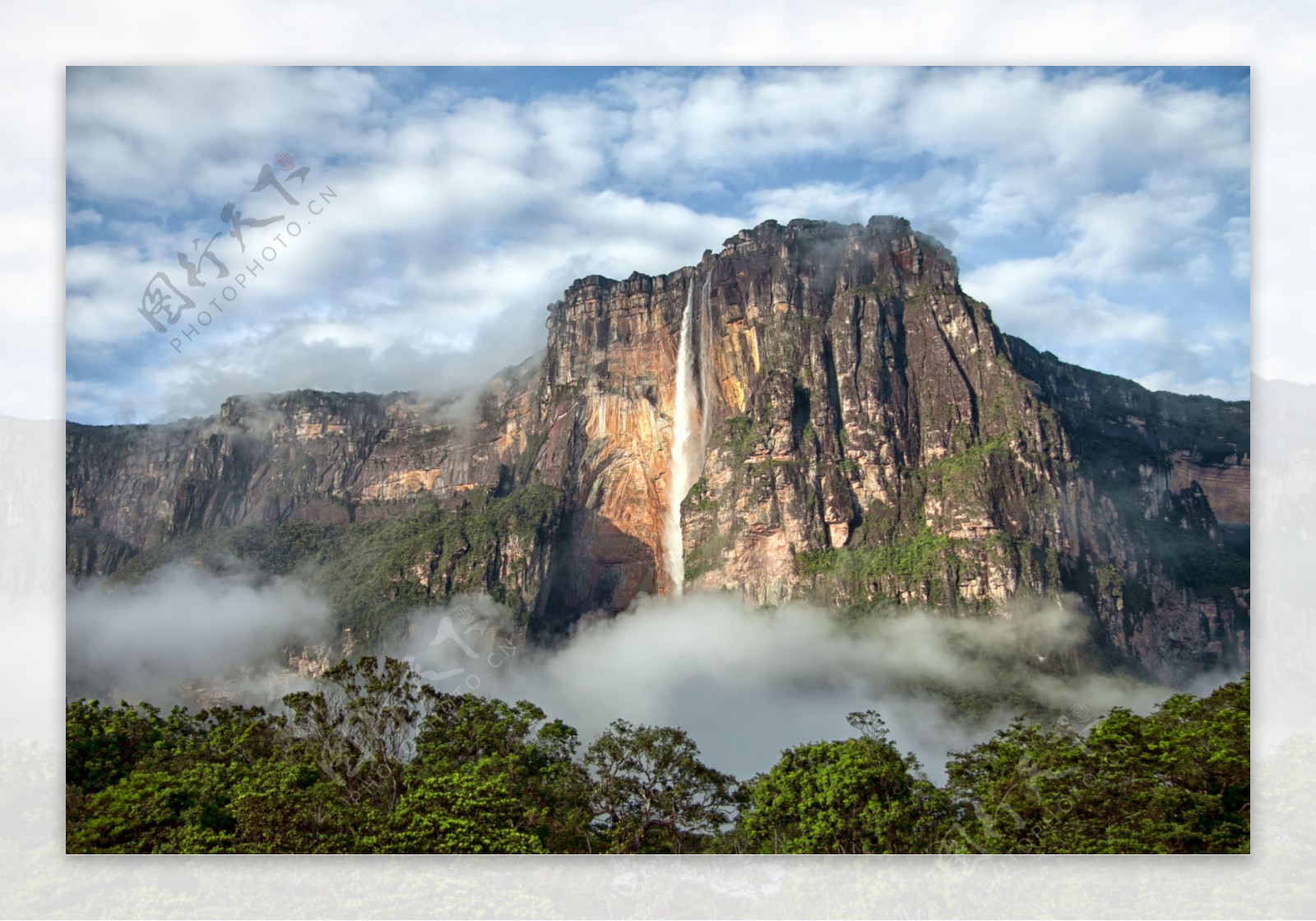 泸山瀑布风景