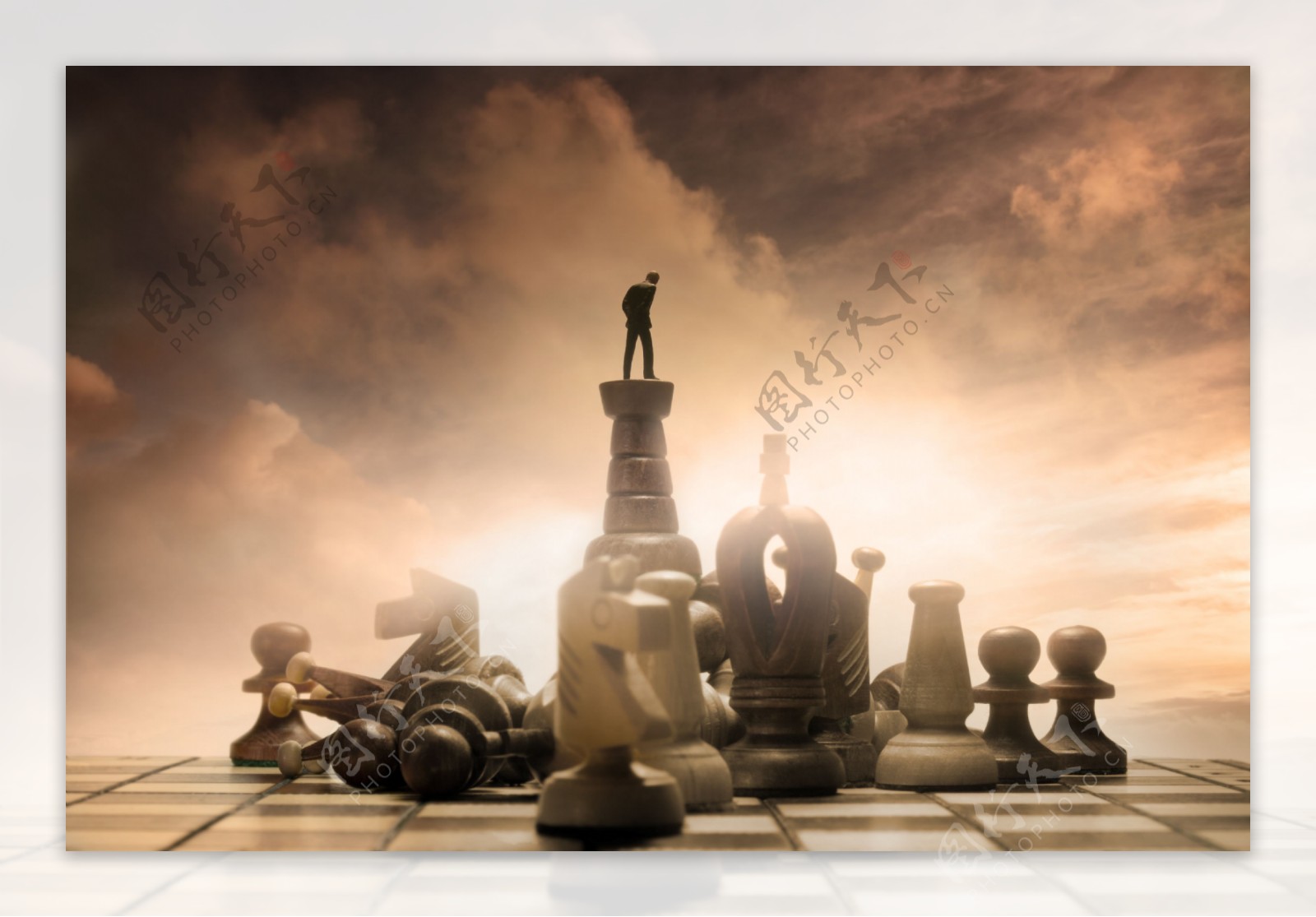 国际象棋棋子上的职业男人图片