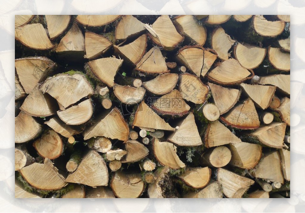 堆积整齐的木头