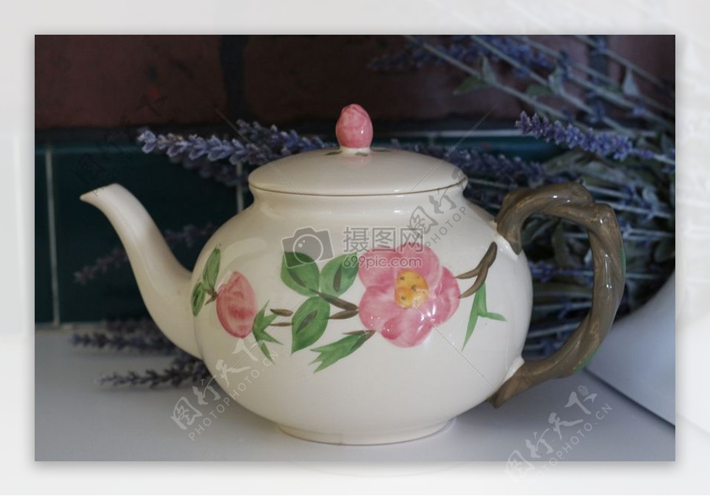 彩绘陶瓷茶壶
