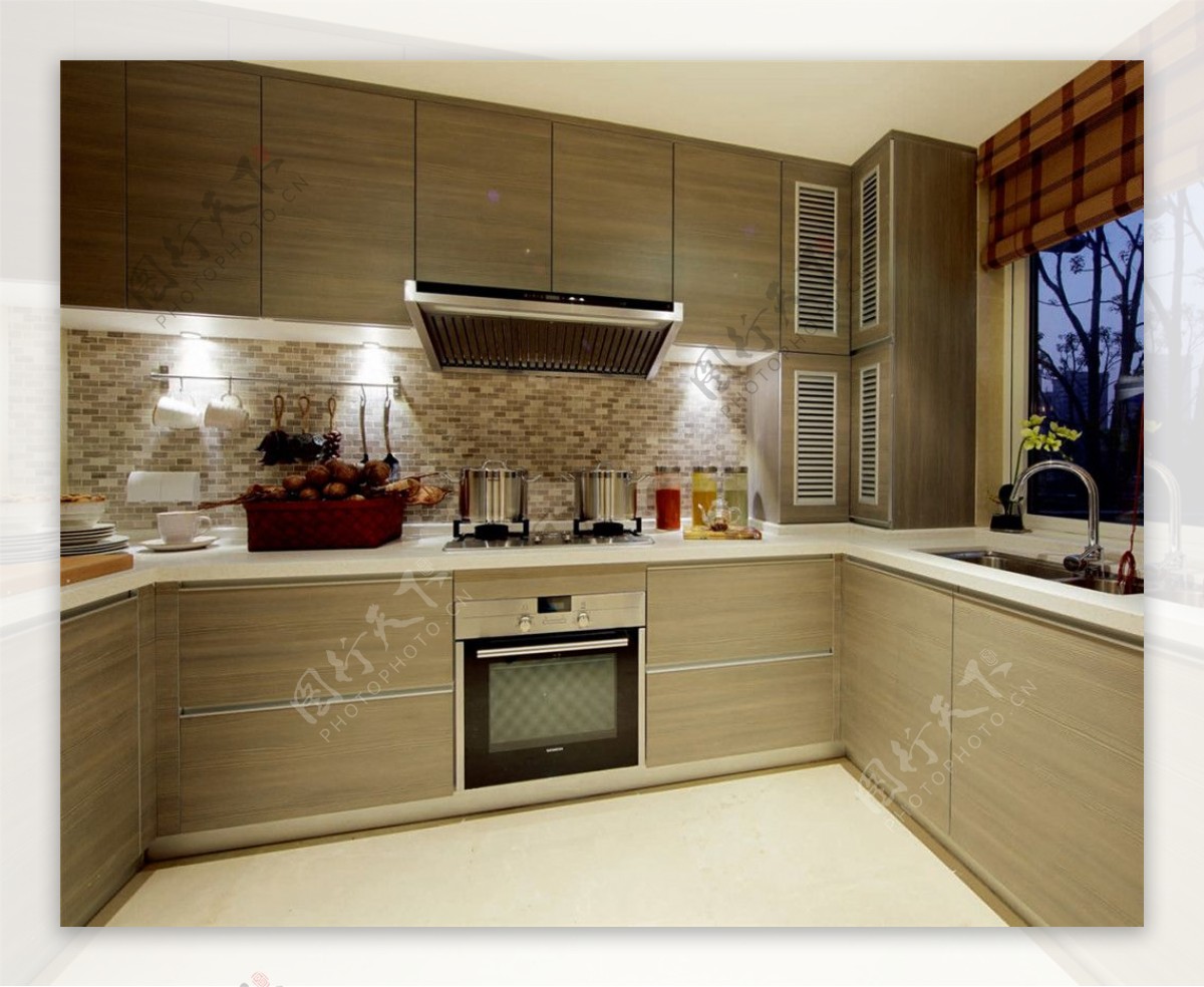 现代简约厨房木制橱柜室内装修效果图