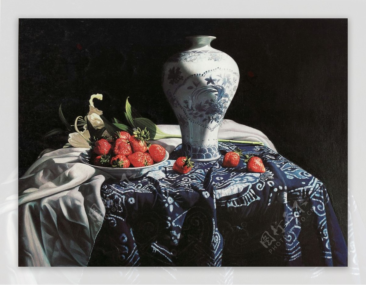 草莓和青花瓷