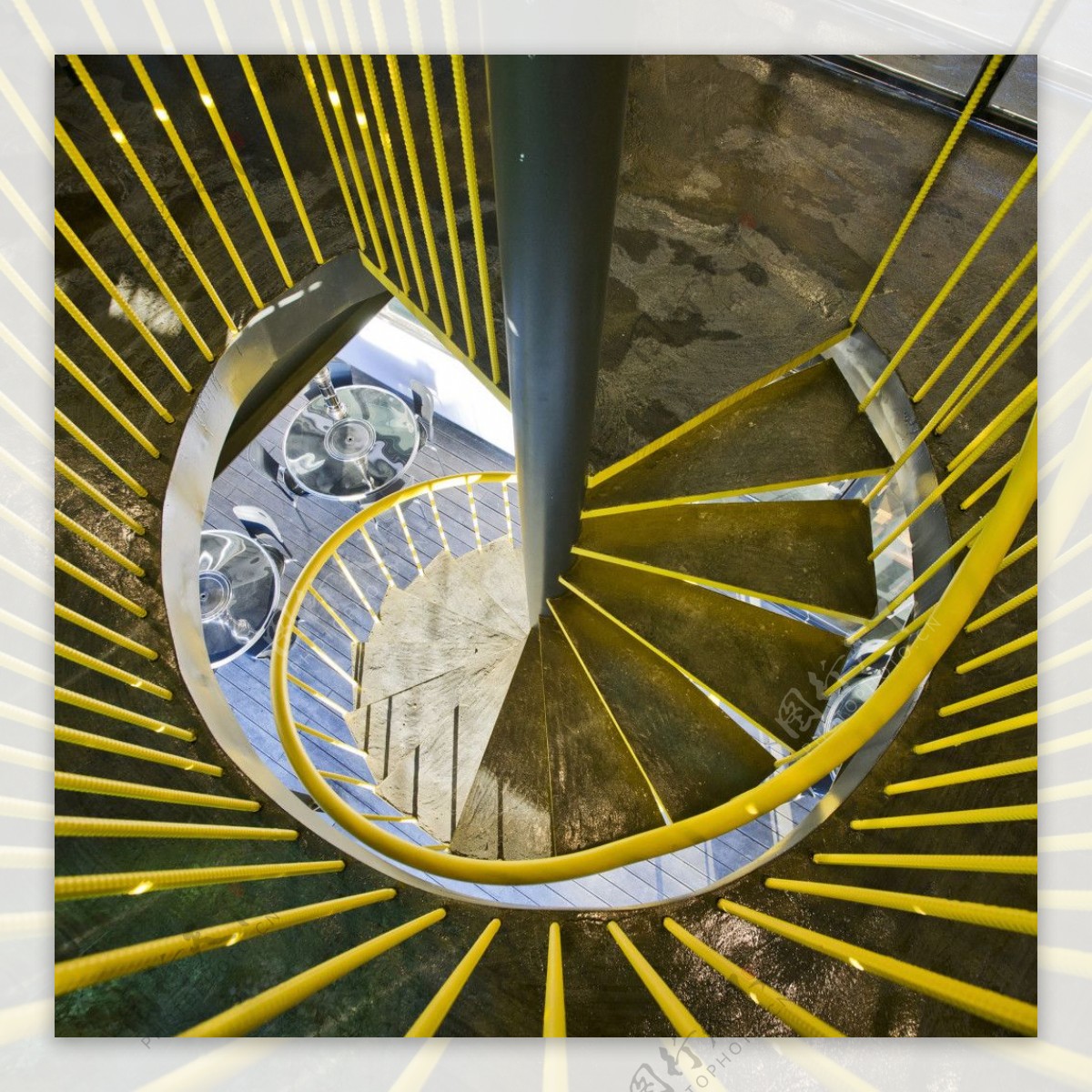 室内餐厅螺型旋转楼梯效果设计图片