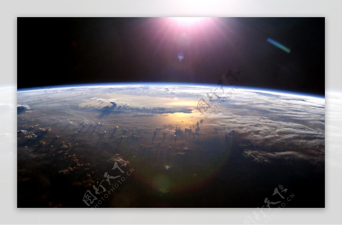 宇宙中的地球与升起的太阳48016_星空地球_其它类_图库壁纸_68Design