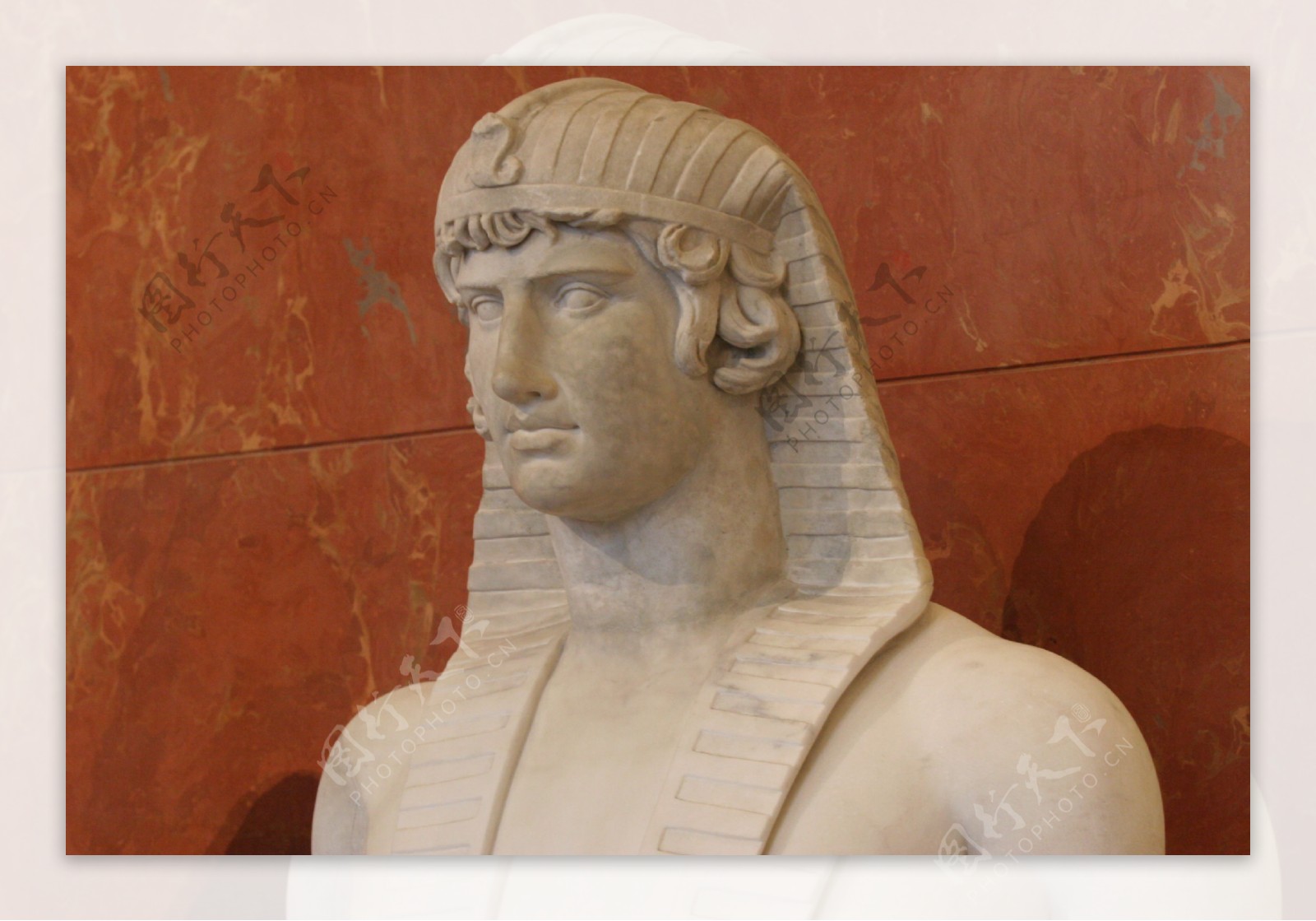 法国卢浮宫埃及古希腊雕塑男子像