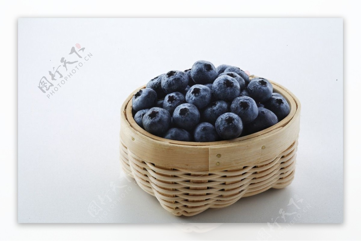 竹筐蓝莓