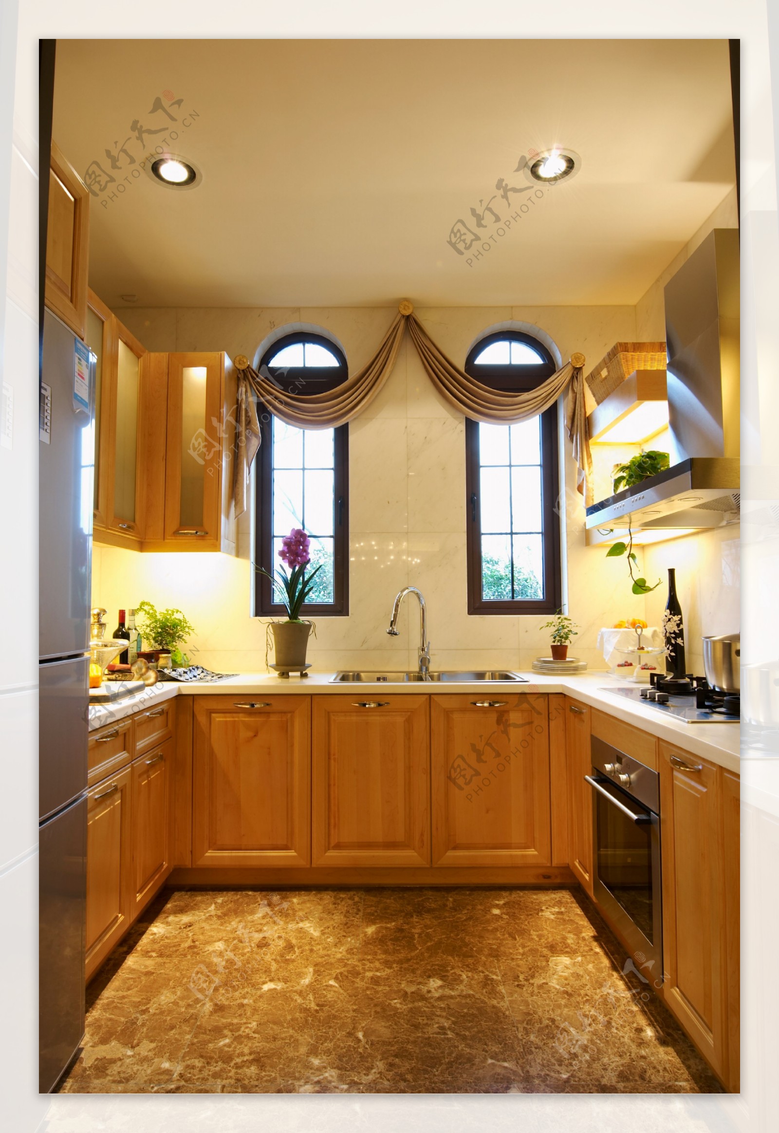欧式室内厨房射灯窗帘装修效果图