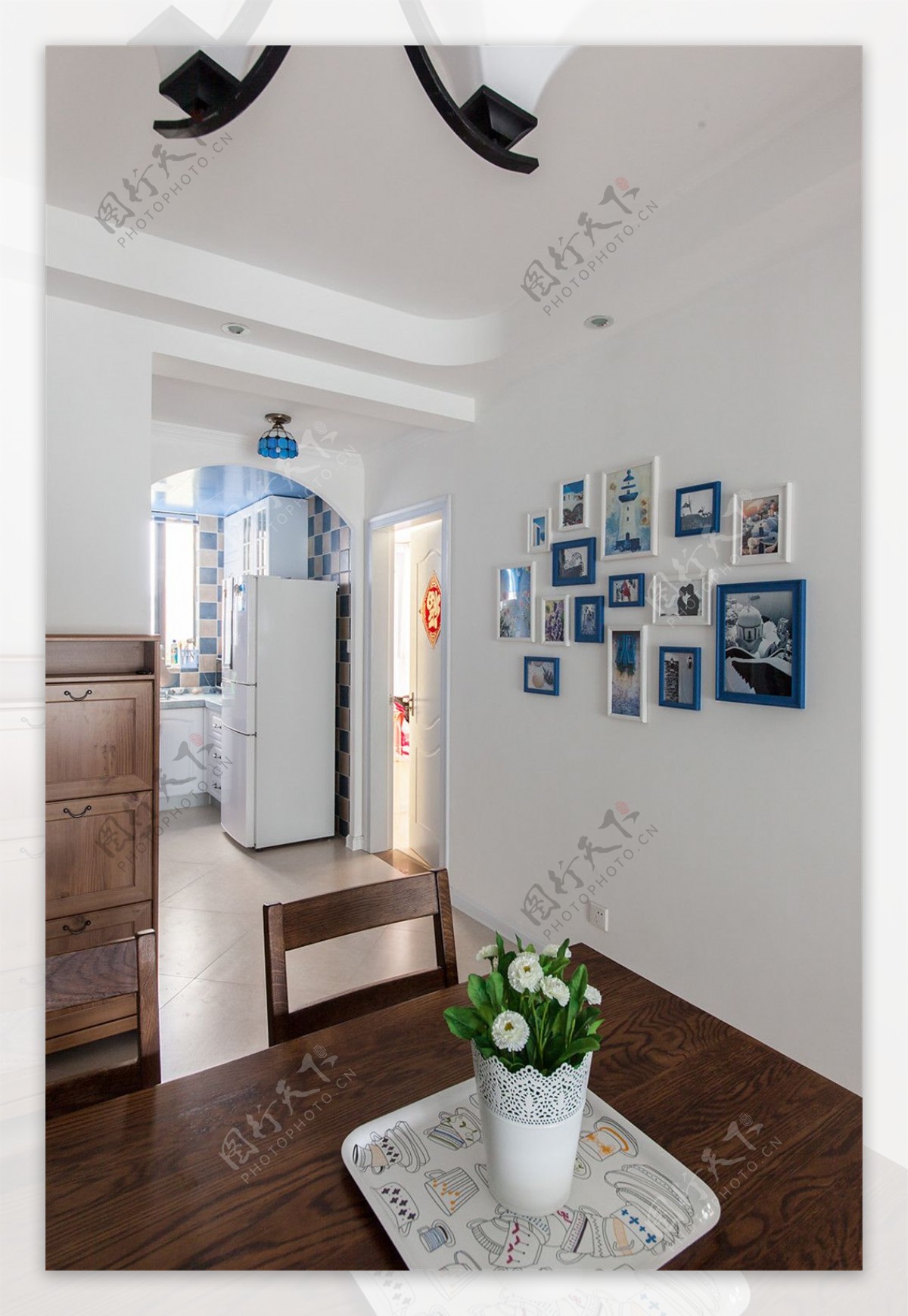 一居室温馨餐厅照片墙餐桌装修效果图
